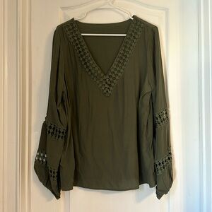 Women’s V-Neck Blouse Size Large